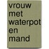Vrouw met waterpot en mand