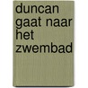 Duncan gaat naar het zwembad by J. Herts