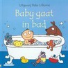 Baby gaat in bad door F. Watt