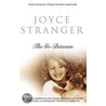 The Go-Between door Joyce Stranger