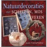 Natuurdecoraties met schelpen, mos en veren by A. Vestering-Vrisekoop