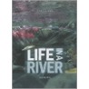 Life in a River door Valerie Rapp