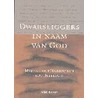 Dwarsliggers in naam van God door A. Broers
