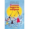 De maan begon te schijnen door J. Kruit