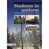 Studeren in uniform door Jan Verhoef