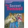 The Secret Tunnel door Rob Waring