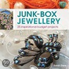 Junk-Box Jewellery door Sarah Drew
