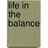 Life In The Balance door Professor Niles Eldredge