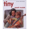 Tiny speelt muziek