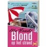 Blond op het strand
