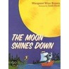 The Moon Shines Down door Margareth Wise Brown