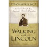 Walking with Lincoln door Thomas Freiling