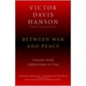 Between War And Peace door Victor Davis Hanson