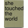 She Touched the World door Sally Hobart Alexander