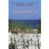 Living the Simple Life door White Martin