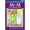 M&m and the Mummy Mess door Pat Ross
