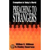 Preaching To Strangers door William H. Willimon