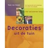 Decoraties uit de tuin door T. van Ooijen