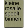 Kleine Rosalie speelt binnen