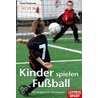 Kinder spielen Fußball door Frank Thömmes
