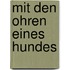 Mit den Ohren eines Hundes