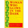 Woman Who Glows in the Dark door Joy Parker
