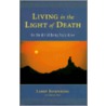 Living In The Light Of Death door Larry Rosenberg