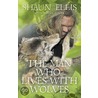The Man Who Lives With Wolves door Shaun Ellis