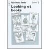 Fuzz Facts - Looking At Books P door Colin Harris