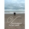 Voetstappen in het zand door N. Schild