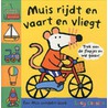 Muis rijdt en vaart en vliegt