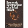 Economic Development Of A Small Planet door Higgins Benjamin
