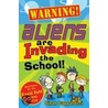 Warning! Aliens Are Invading The School! door Dinah Capparucci
