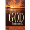 Knowing the True and Living God Intimately door Smith Shaniqua