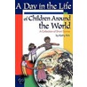 A Day In The Life Of Children Around The World door Kathy Kirk