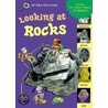 Looking at Rocks [With Sticker Sheet and Pocket] door Jennifer Dussling