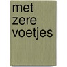 Met zere voetjes door A. Moens