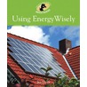 Using Energy Wisely door Jen Green
