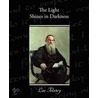 Light Shines In Darkness door Leo Tolstoy