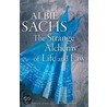 Strange Alchemy Of Life & Law P door Albie Sachs