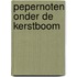 Pepernoten onder de kerstboom