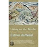 Living On The Border door Esther De Waal