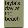 Tayla's Day At The Beach door Donna Zaduanjsky