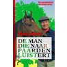 De man die naar paarden luistert by M. Roberts