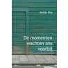 De momenten wachten ons voorbij door Nafiss Nia