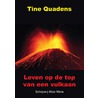 Leven op de top van een vulkaan by Tine Quadens