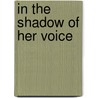 In The Shadow Of Her Voice door Muna Alyusuf