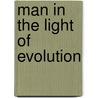 Man in the Light of Evolution door John M. Tyler