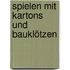 Spielen mit Kartons und Bauklötzen