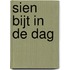 Sien bijt in de dag